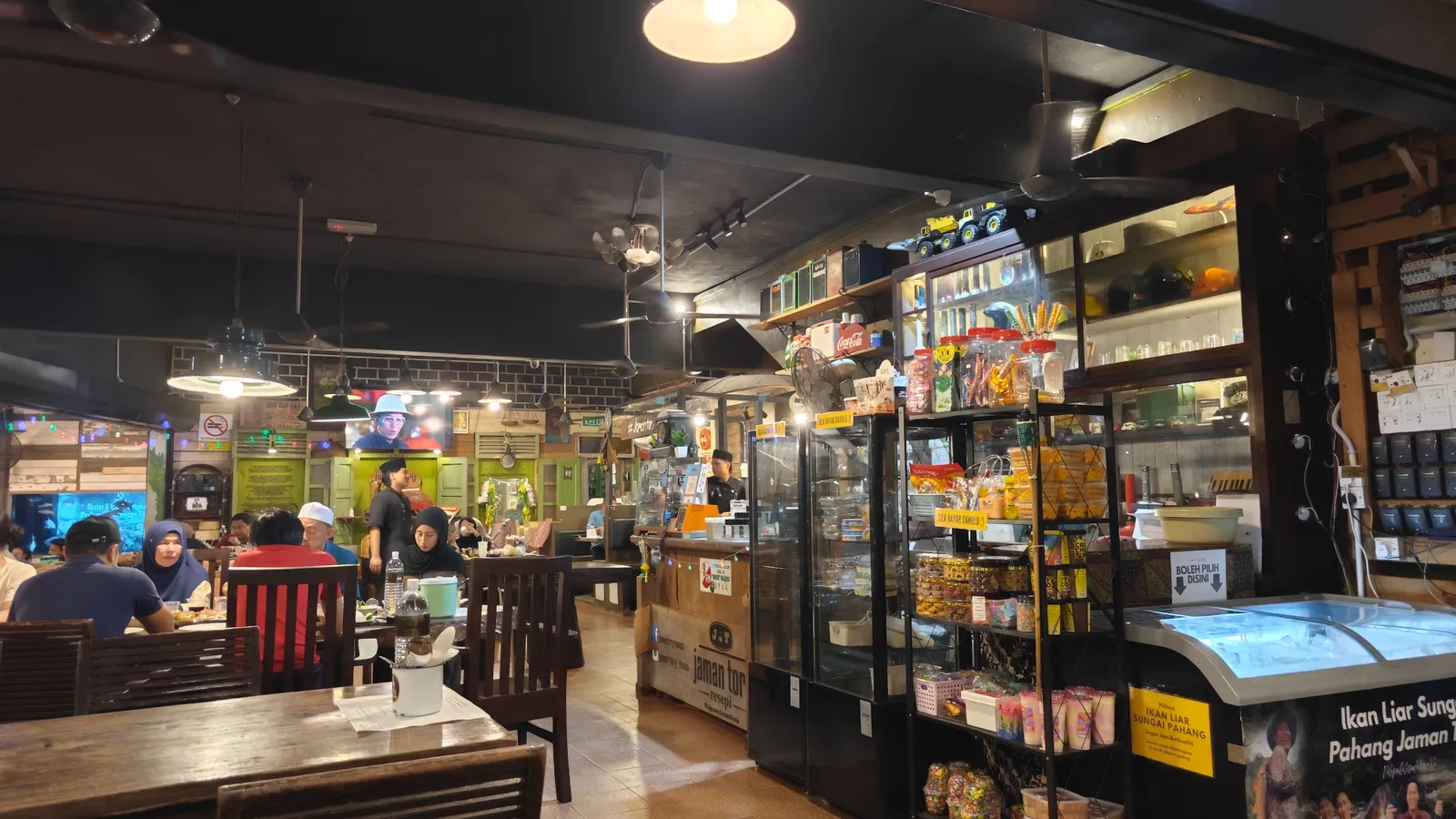 Sistem AzanSync di restoran