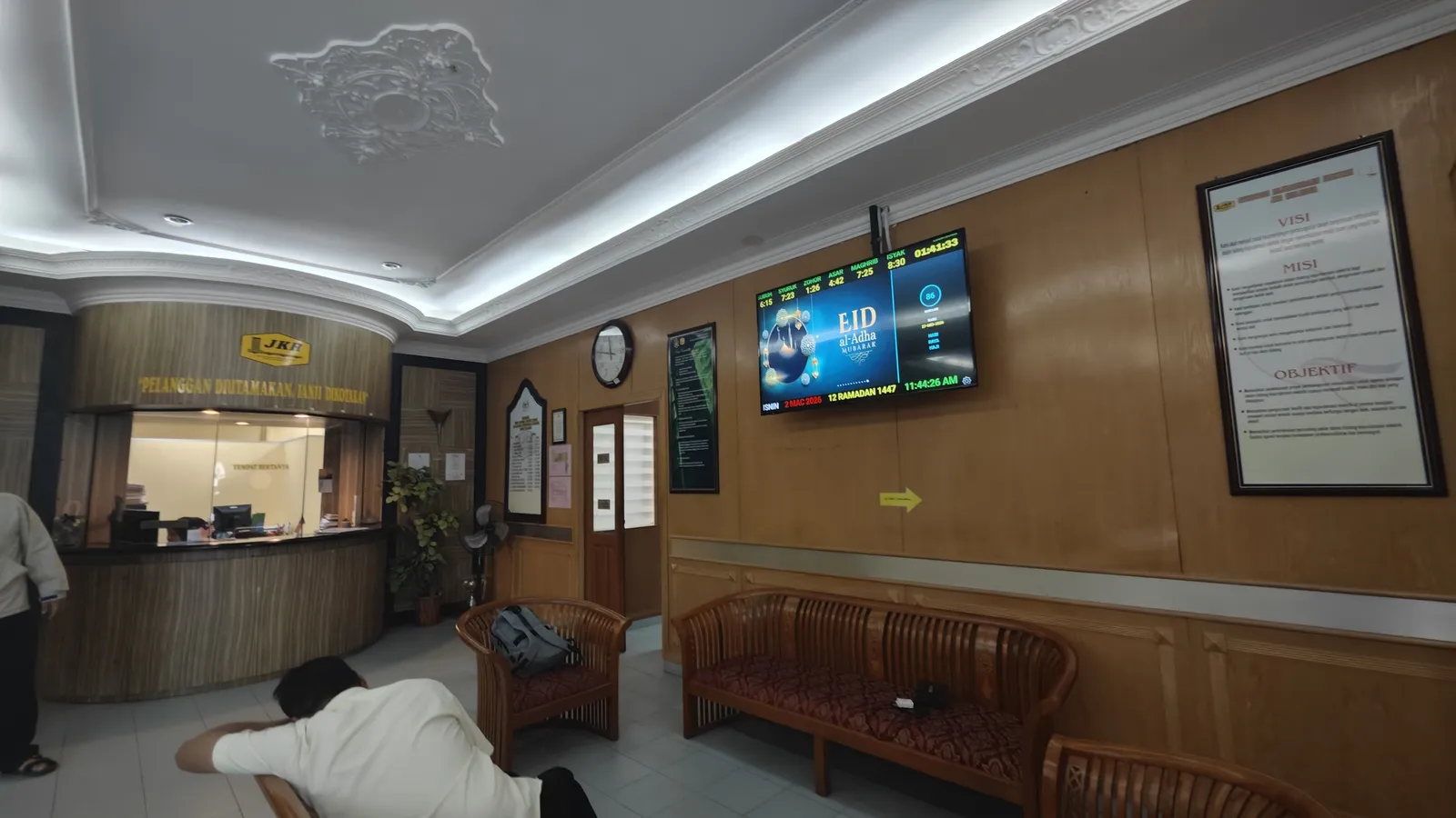 Sistem AzanSync di lobi pejabat